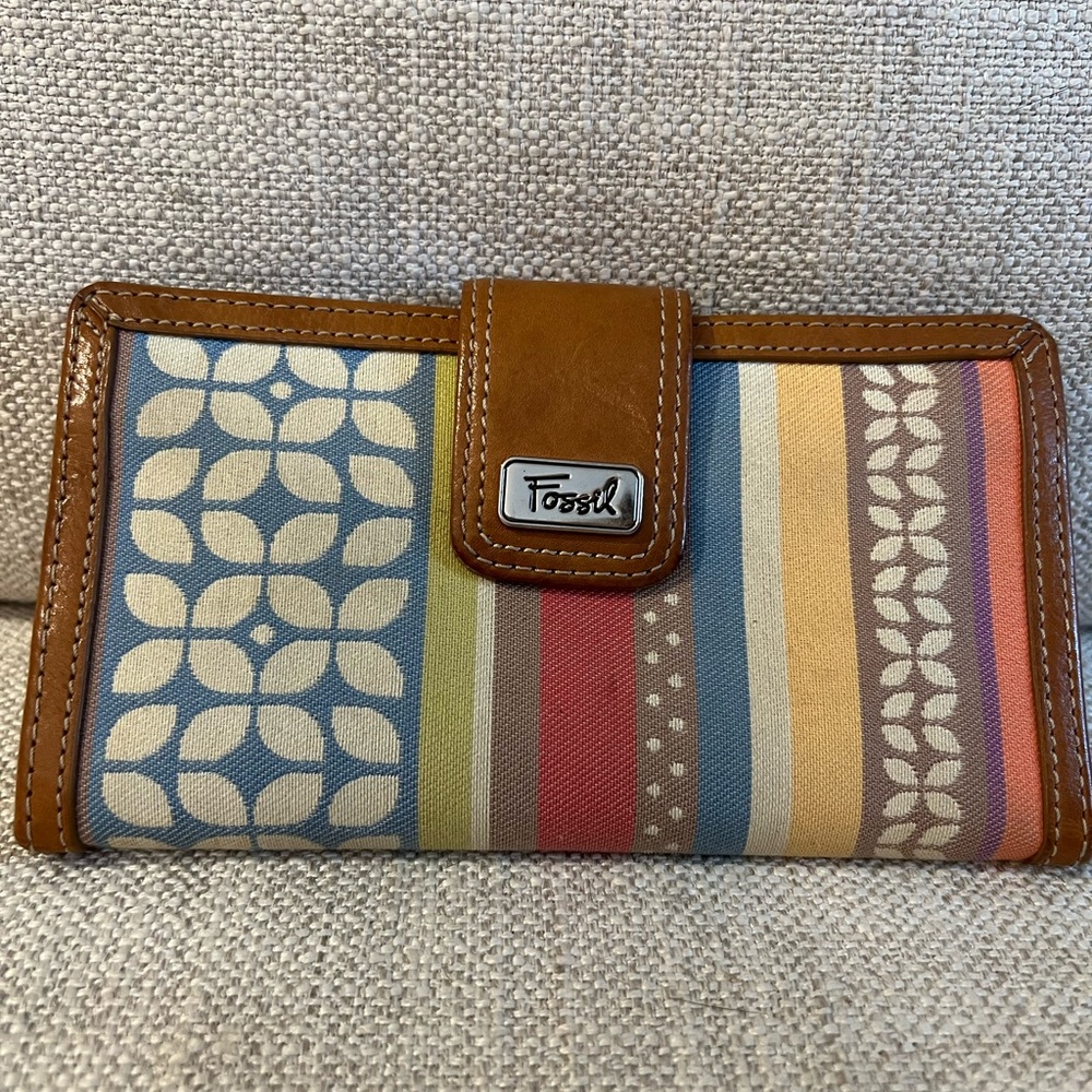 Vintage Fossil Colorful Patterned Wallet with Brown Trim